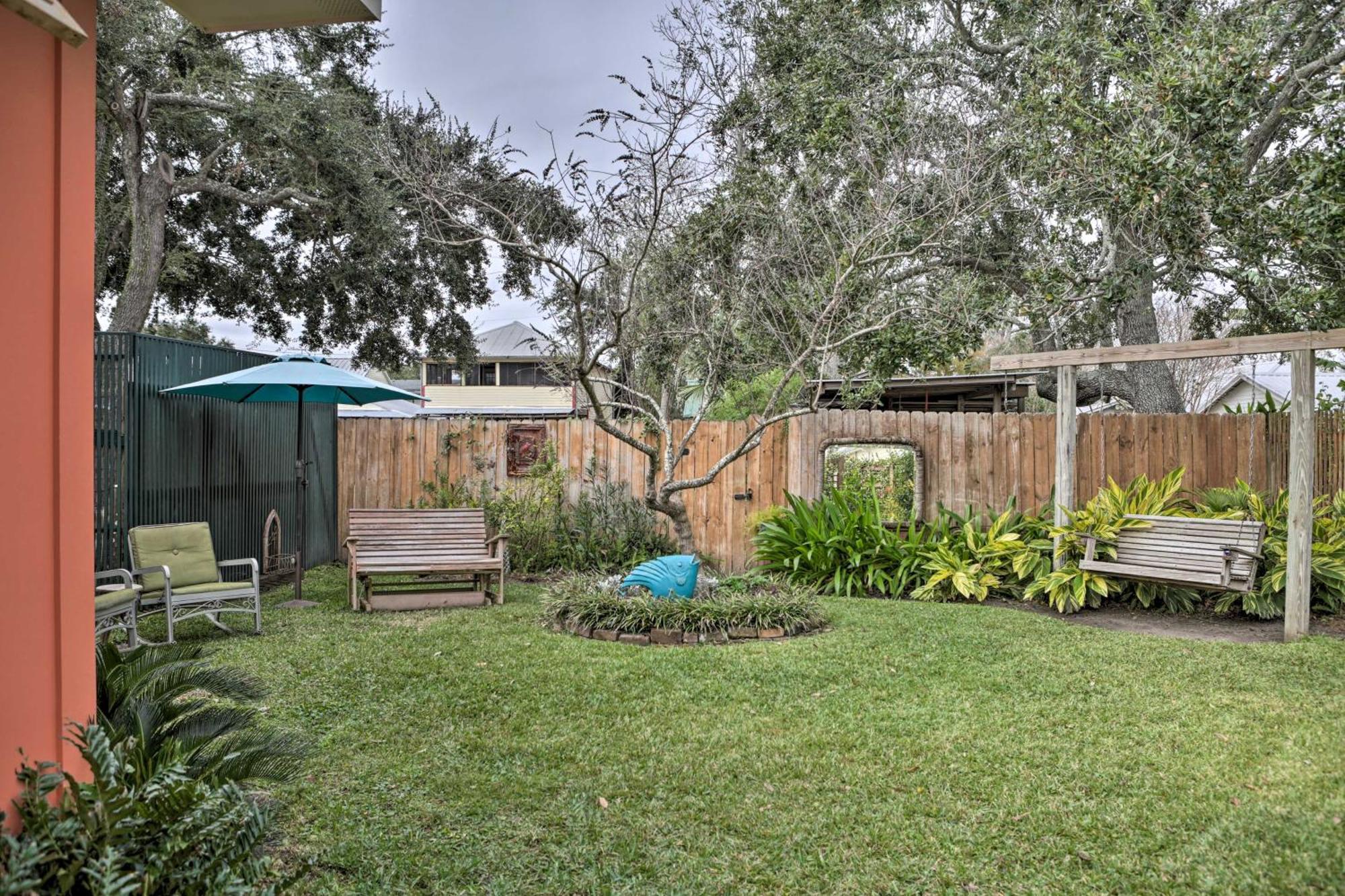 Walk To Beach From Chic Old Town Apartment With Yard Bay St. Louis Exterior foto