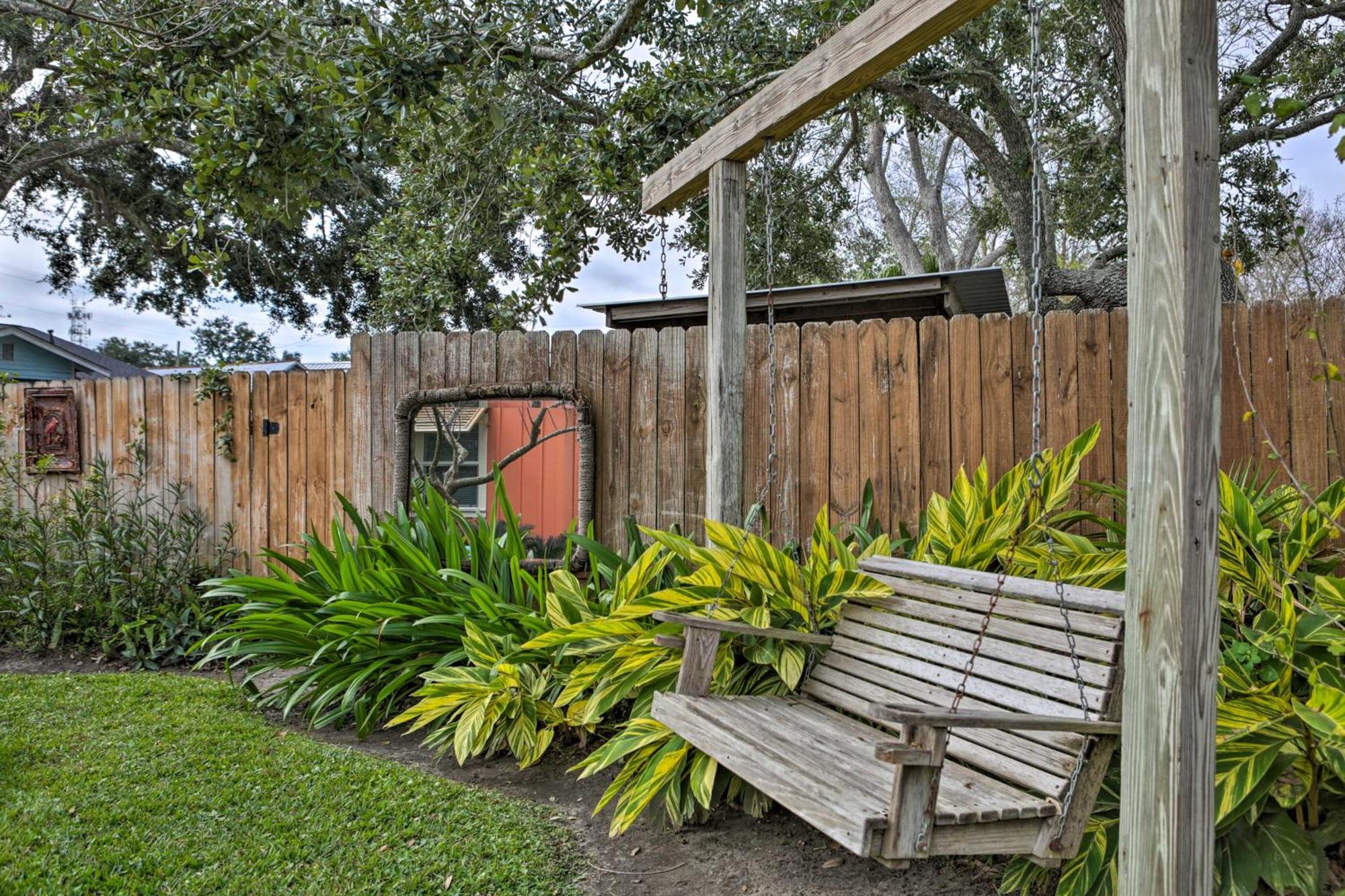 Walk To Beach From Chic Old Town Apartment With Yard Bay St. Louis Exterior foto