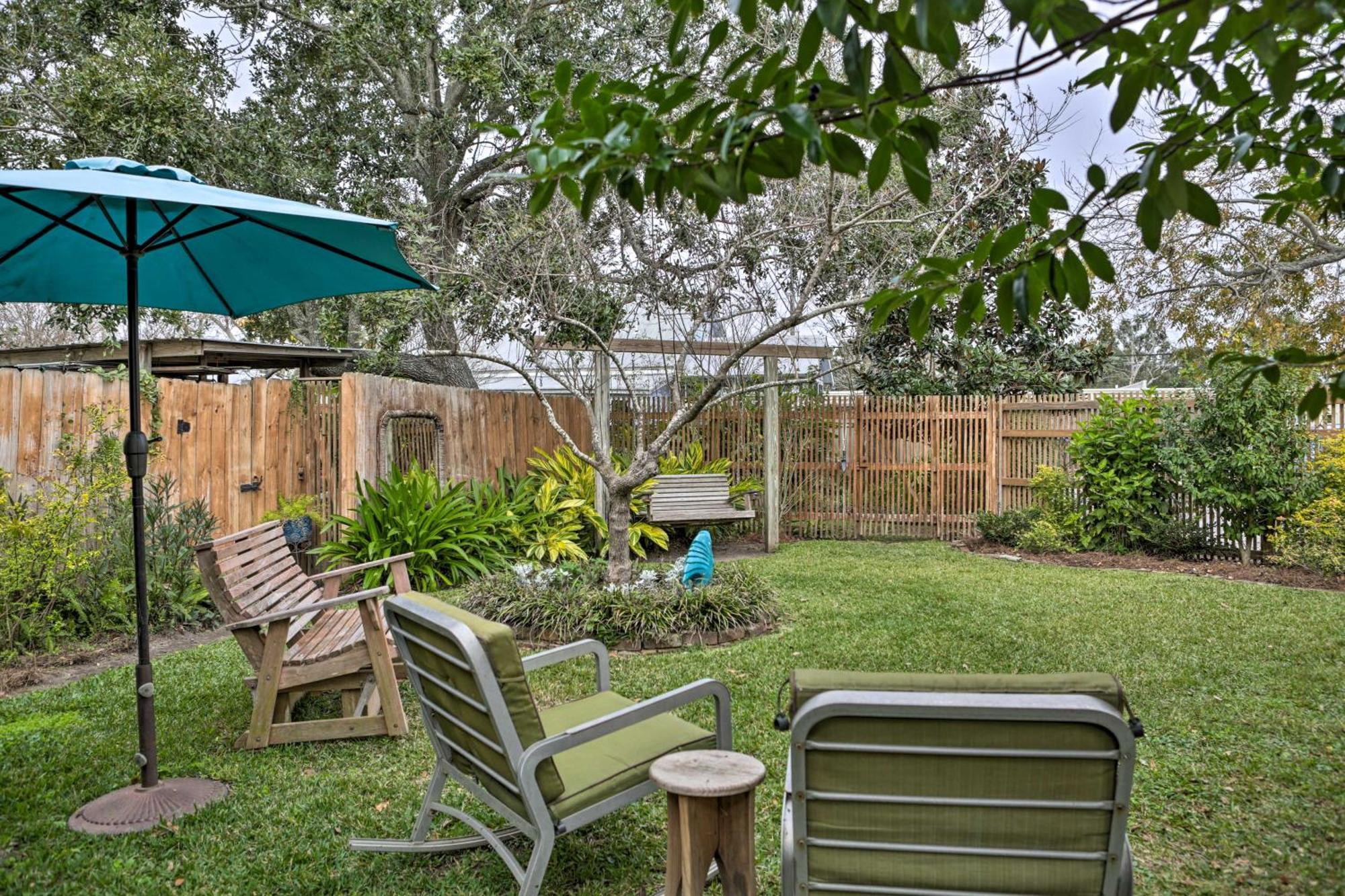Walk To Beach From Chic Old Town Apartment With Yard Bay St. Louis Exterior foto
